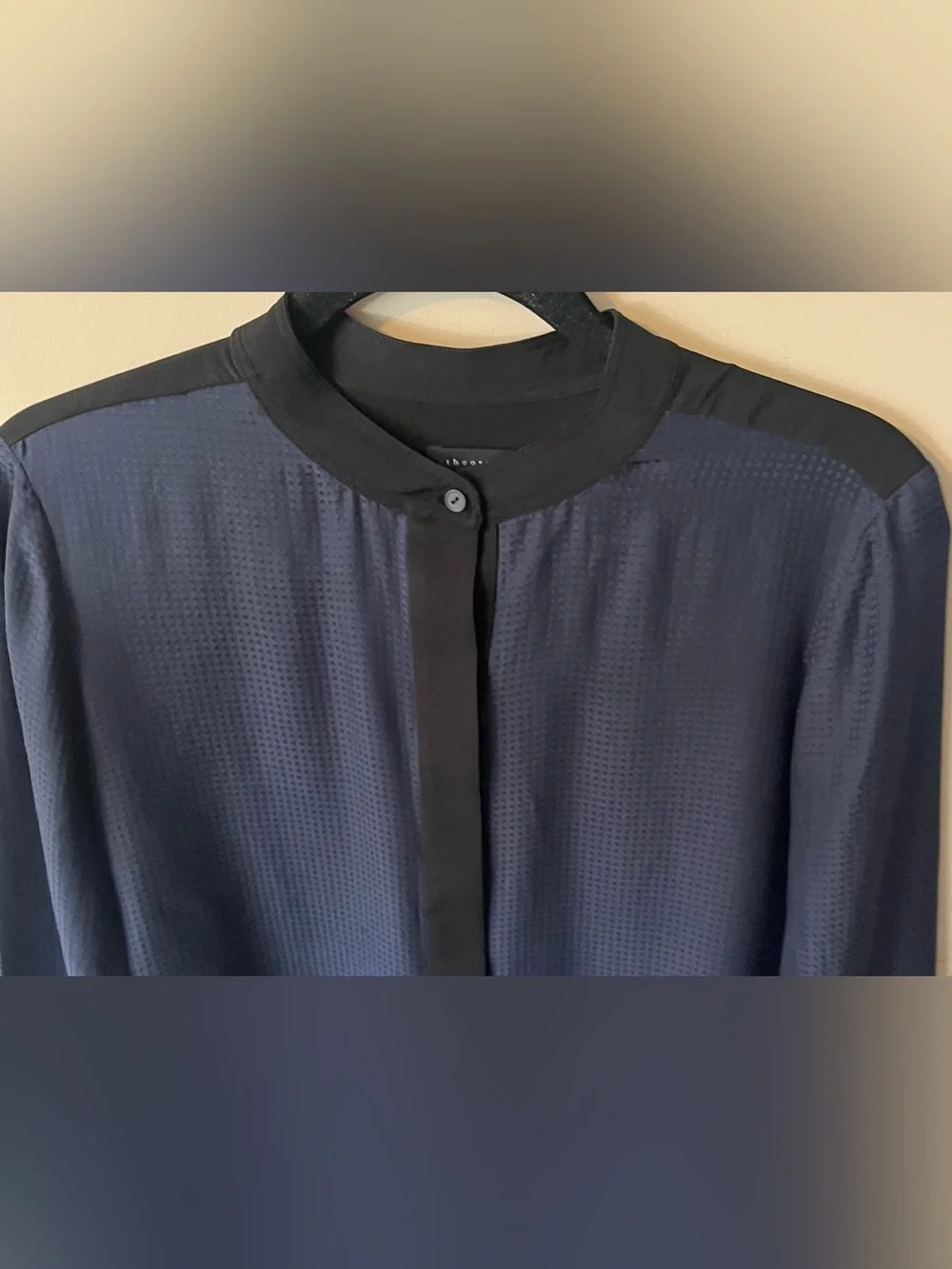 Theory Navy & Black Silk Hidden Placket Blouse Size Small - Picture 3 of 8